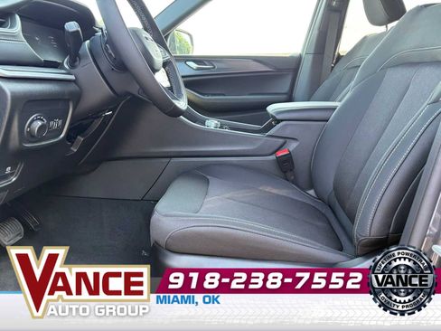 New 2025 Jeep Grand Cherokee L Laredo w/ Luxury Tech Group I image 12