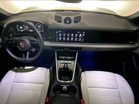 Used 2025 Porsche Cayenne Coupe image 17