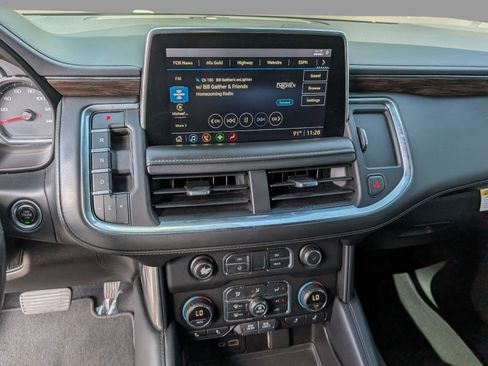 Used 2021 Chevrolet Tahoe Z71 w/ Z71 Signature Package AWD/4WD image 18