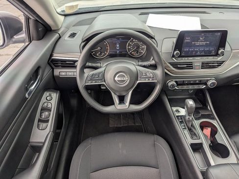 Used 2024 Nissan Altima 2.5 SV image 25