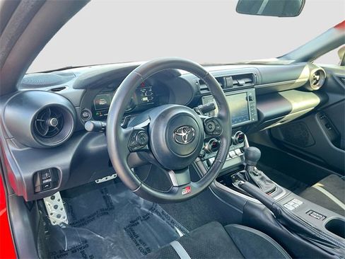 Used 2024 Toyota GR86 Premium image 9