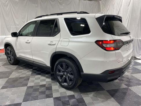 New 2026 Honda Pilot Sport image 2