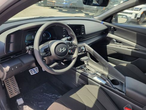 Certified 2025 Hyundai Elantra Sport image 8
