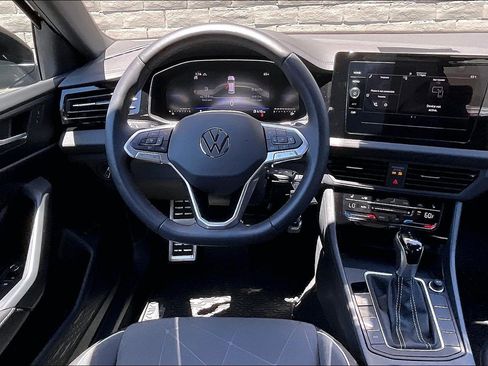 Used 2025 Volkswagen Jetta Sport FWD image 4