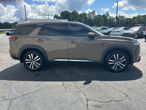 Used 2023 Nissan Pathfinder Platinum AWD/4WD image 5