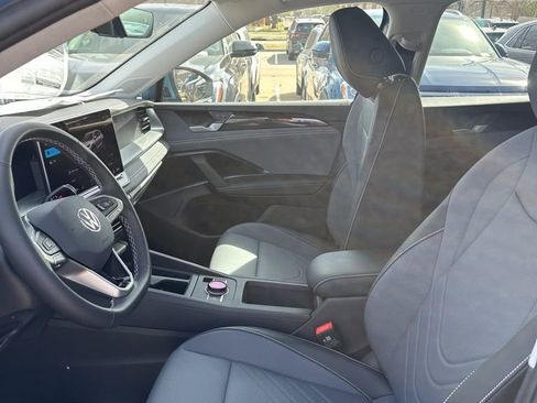 New 2026 Volkswagen Tiguan SE AWD/4WD image 12
