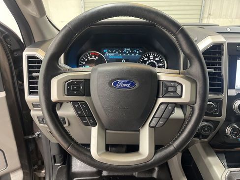 Used 2019 Ford F150 Lariat w/ Equipment Group 502A Luxury AWD/4WD image 18
