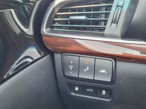 Used 2019 Kia Cadenza Technology image 25