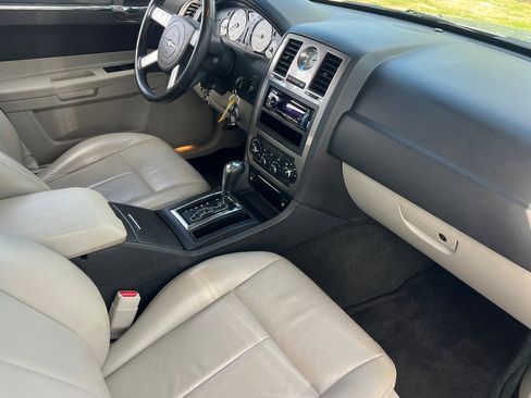 Used 2005 Chrysler 300 Touring image 12