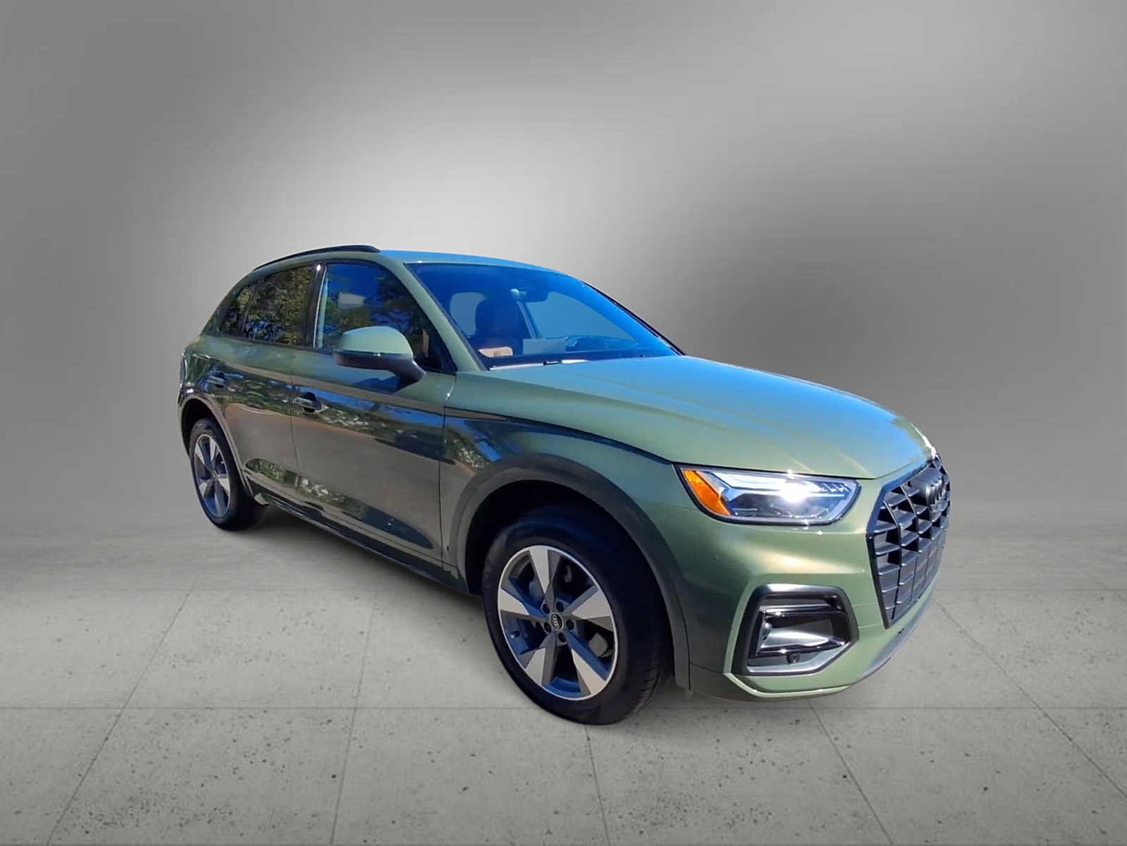 Used 2024 Audi Q5 2.0T Premium Plus AWD/4WD image 2
