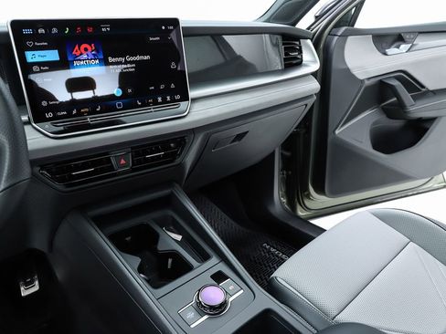 New 2026 Volkswagen Tiguan SE R-Line AWD/4WD image 23
