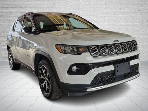 Used 2025 Jeep Compass Limited AWD/4WD image 4