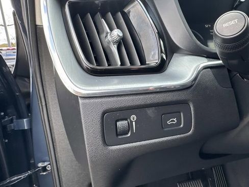 Used 2018 Volvo XC60 T6 Momentum w/ Convenience Package AWD/4WD image 32