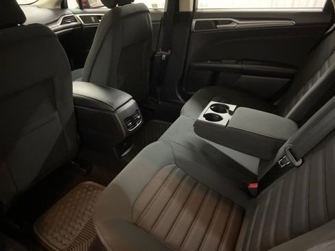 Used 2019 Ford Fusion SE image 19