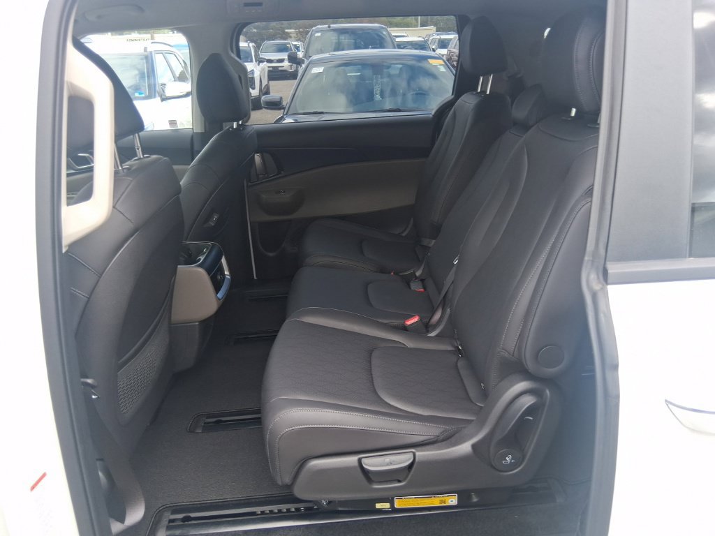 Certified 2026 Kia Carnival FWD image 14