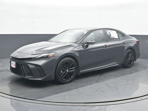 Used 2025 Toyota Camry XSE image 2