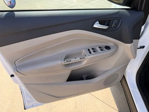 Used 2018 Ford Escape SE image 12