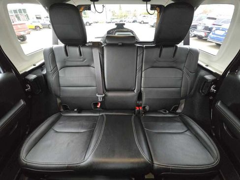Used 2023 Jeep Wrangler Sahara w/ Cold Weather Group image 17