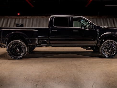 Used 2025 Ford F450 Platinum w/ FX4 Off-Road Package image 11