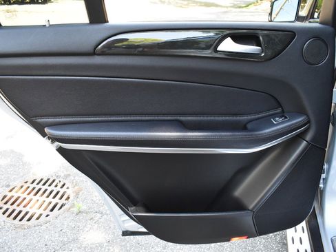 Used 2019 Mercedes-Benz GLS 550 4MATIC w/ Driver Assistance Package image 23