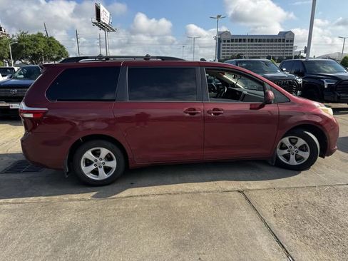 Used 2017 Toyota Sienna LE FWD image 4