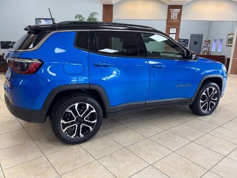 Used 2023 Jeep Compass Limited w/ Sun and Sound Group AWD/4WD image 2