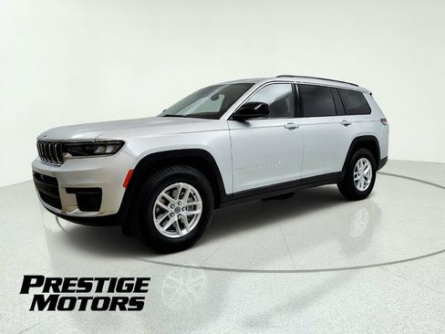 Used 2023 Jeep Grand Cherokee L Laredo w/ Luxury Tech Group I AWD/4WD image 3
