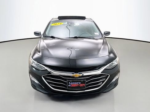 Used 2024 Chevrolet Malibu LT image 2