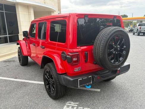 Used 2024 Jeep Wrangler Unlimited Sahara w/ Technology Group AWD/4WD image 5