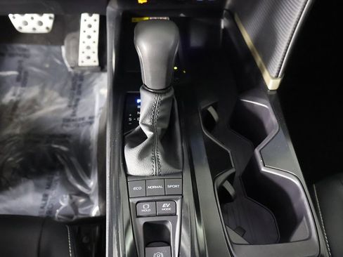 Used 2025 Toyota Camry SE image 41