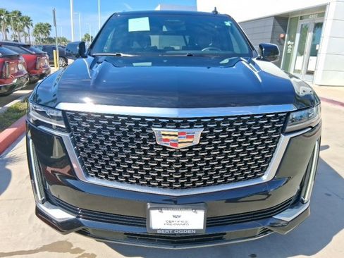 Used 2024 Cadillac Escalade Luxury image 2