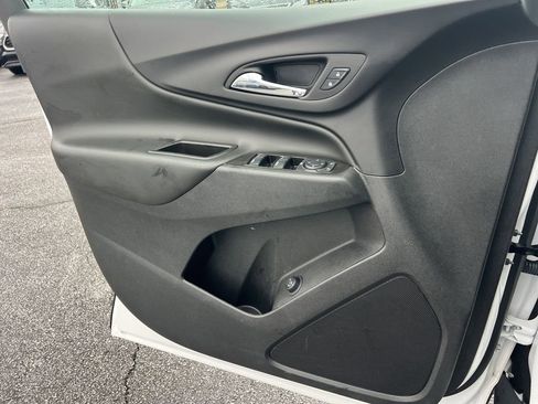 Used 2024 Chevrolet Equinox LT image 28