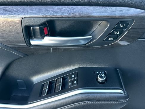 Used 2023 Toyota Highlander Platinum image 11