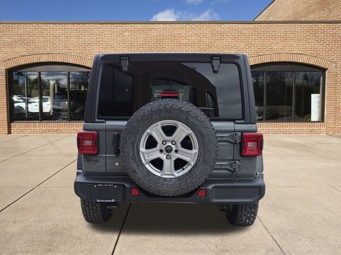 Used 2019 Jeep Wrangler Unlimited Sport S image 4