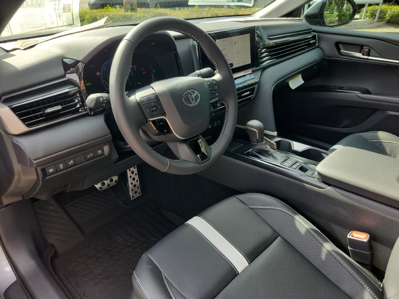 Used 2026 Toyota Camry SE FWD image 16