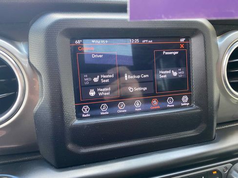 Used 2018 Jeep Wrangler Unlimited Sahara AWD/4WD image 23