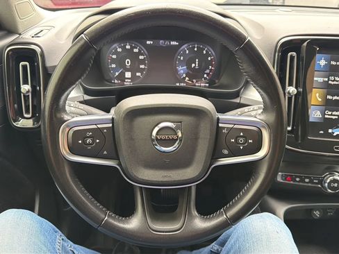 Used 2021 Volvo XC40 T4 Momentum FWD image 10