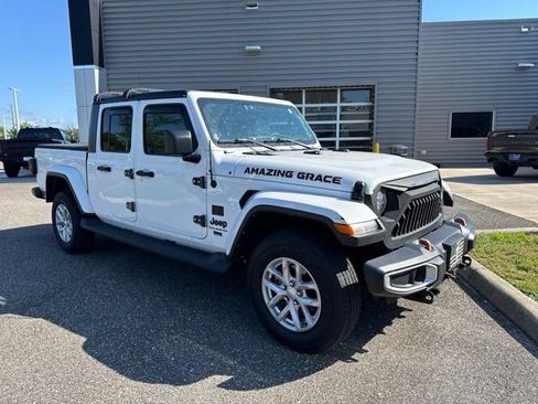 Used 2023 Jeep Gladiator Sport AWD/4WD image 2