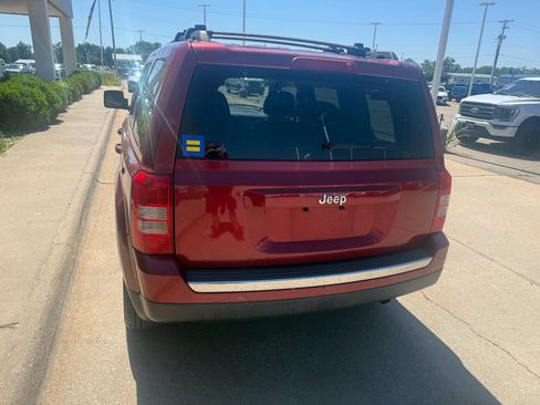 Used 2014 Jeep Patriot Latitude w/ Freedom Edition Package FWD image 7