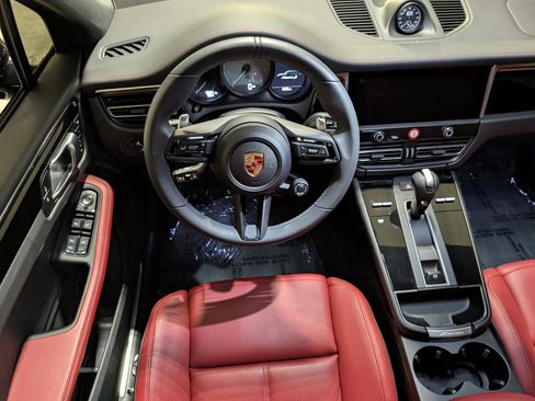 Certified 2025 Porsche Macan S AWD/4WD image 6