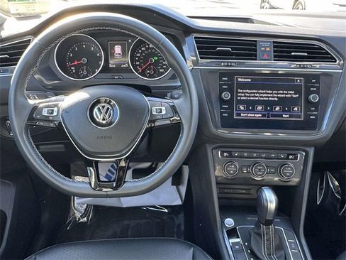 Used 2021 Volkswagen Tiguan SE w/ Panoramic Sunroof Package image 15