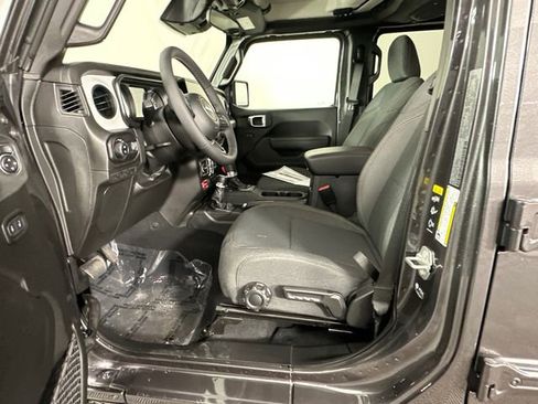 New 2026 Jeep Gladiator Willys image 19