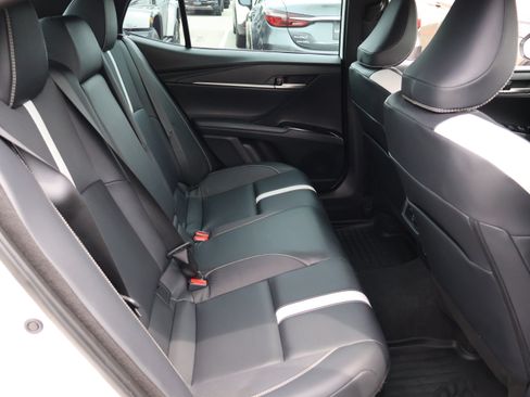 Used 2025 Toyota Camry SE FWD image 12