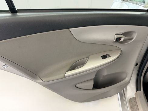 Used 2013 Toyota Corolla LE image 25