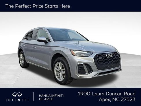 Used 2023 Audi Q5 2.0T Premium w/ Convenience Package AWD/4WD image 1