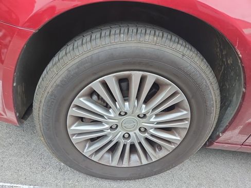 Used 2013 Chrysler Town & Country Touring-L FWD image 7