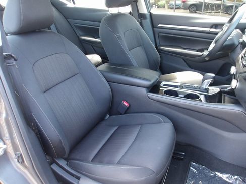 Used 2023 Nissan Altima 2.5 SV image 14