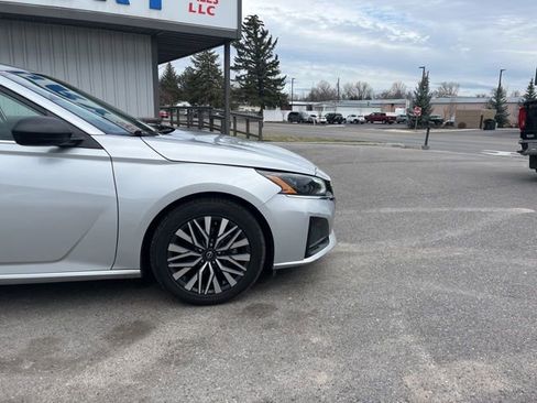 Used 2024 Nissan Altima 2.5 SV FWD image 17