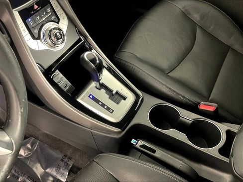 Used 2012 Hyundai Elantra Limited FWD image 16