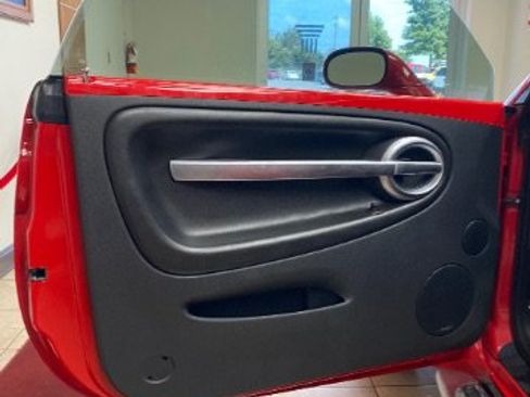 Used 2004 Chevrolet SSR w/ Preferred Equipment Group RWD image 12